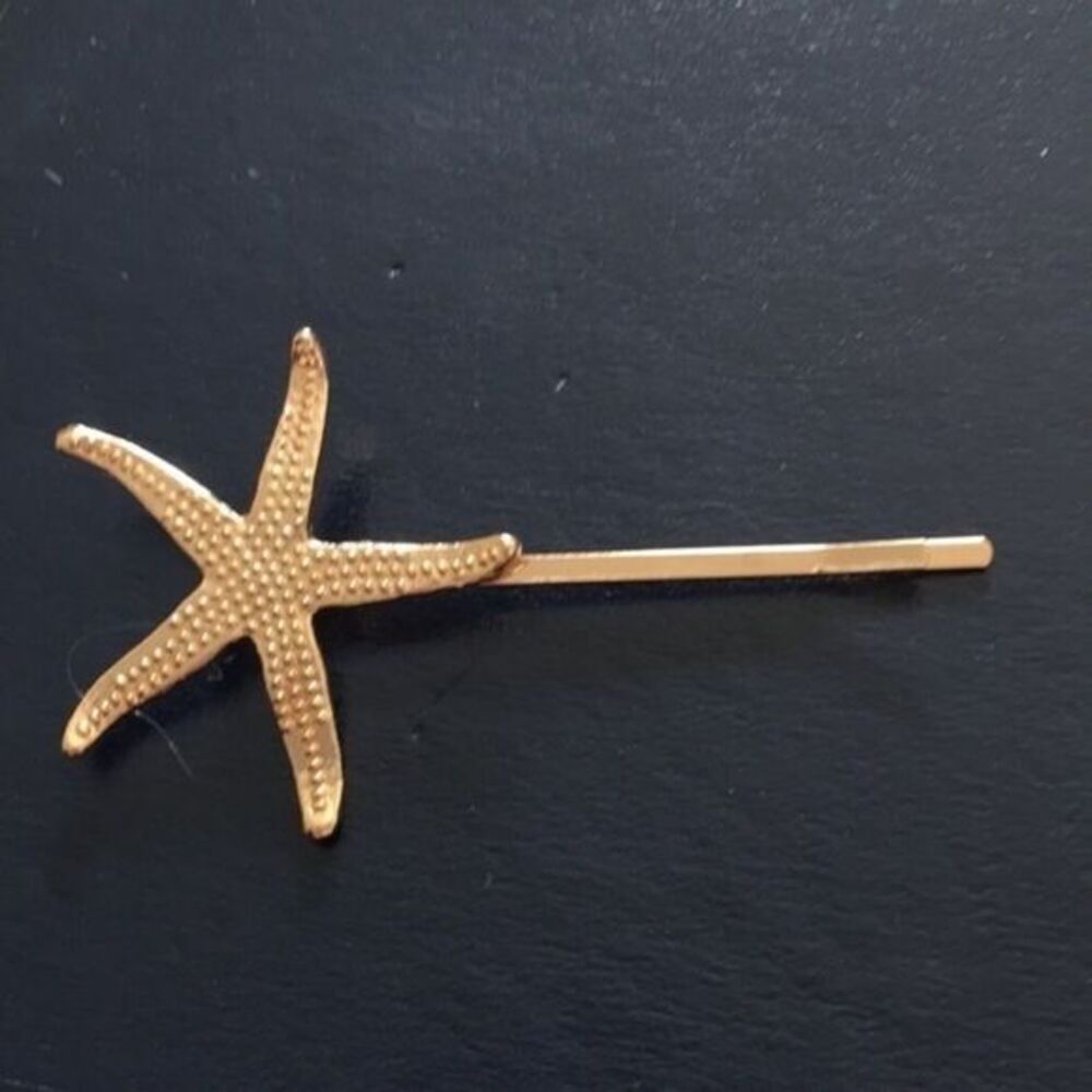 Gold starfish hair pin